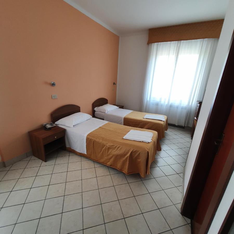 Hotel Perla Massa Lombarda Экстерьер фото