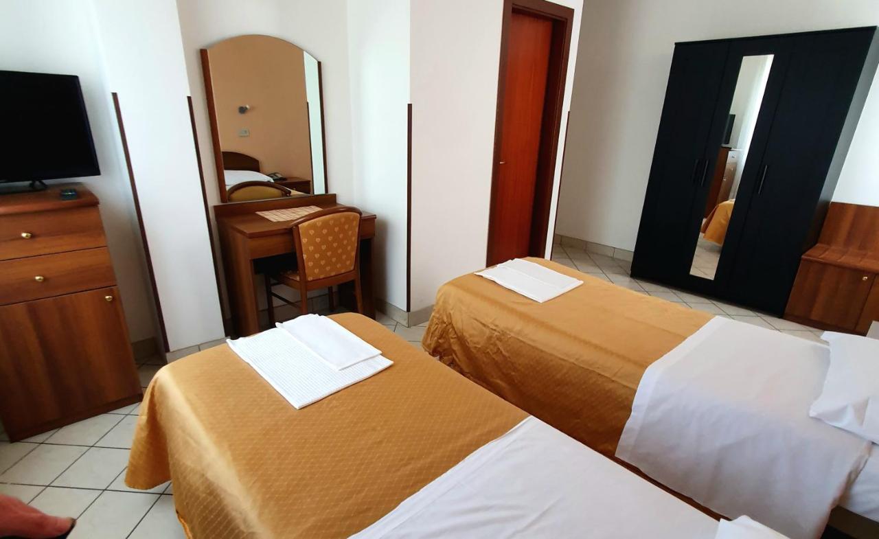 Hotel Perla Massa Lombarda Экстерьер фото
