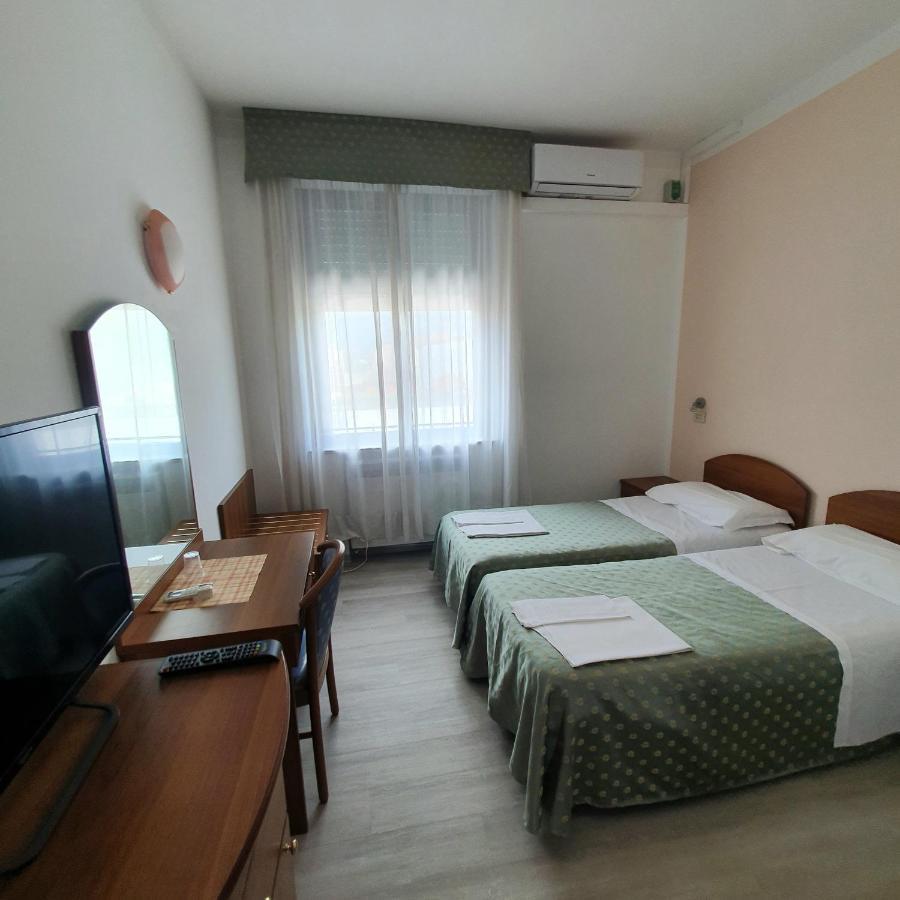 Hotel Perla Massa Lombarda Экстерьер фото