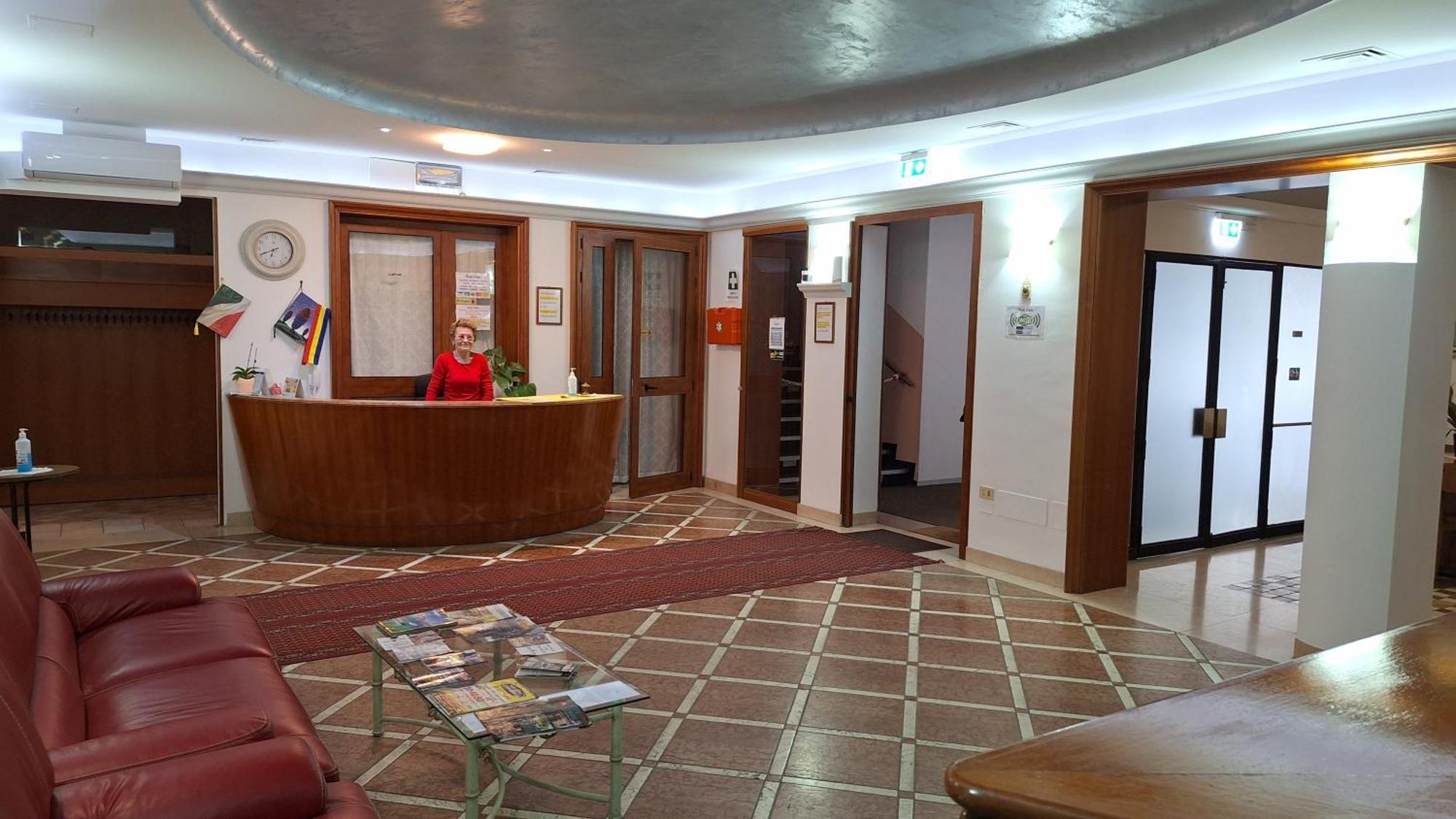 Hotel Perla Massa Lombarda Экстерьер фото